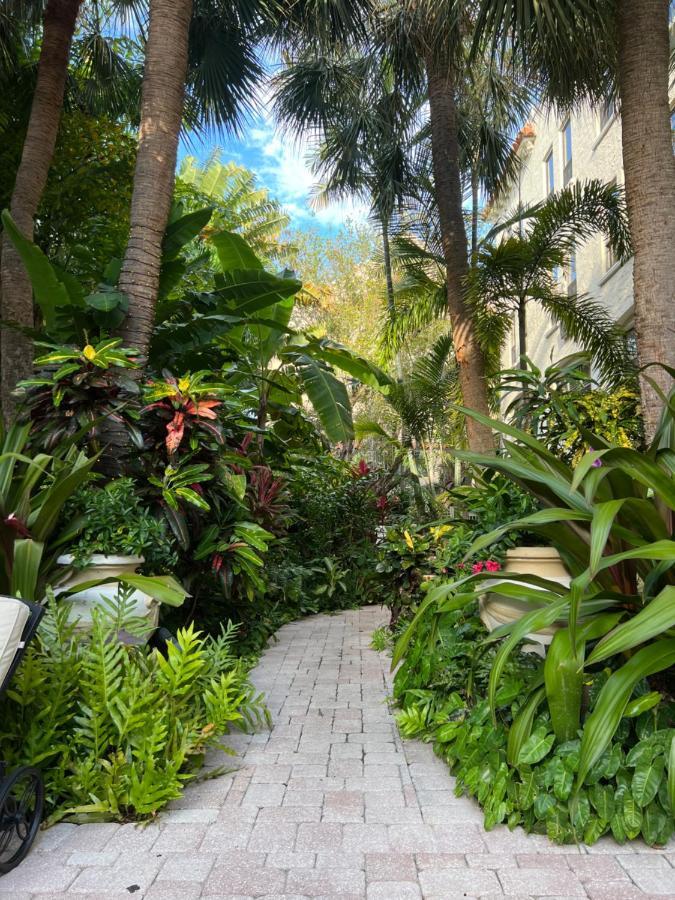 Blue Orchid Apartment-Palm Beach-Pool Exterior photo
